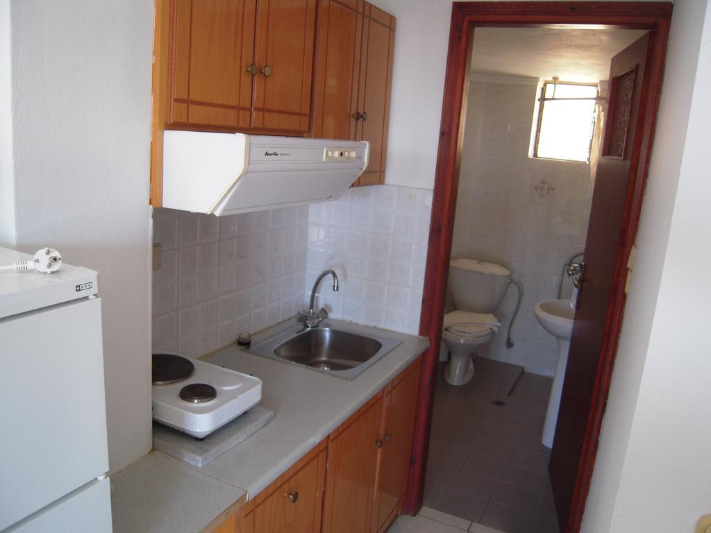 Angela Apartments Kato Daratso Bilik gambar
