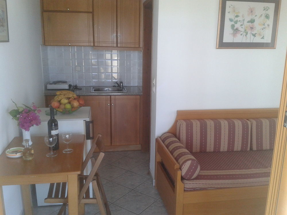 Angela Apartments Kato Daratso Luaran gambar