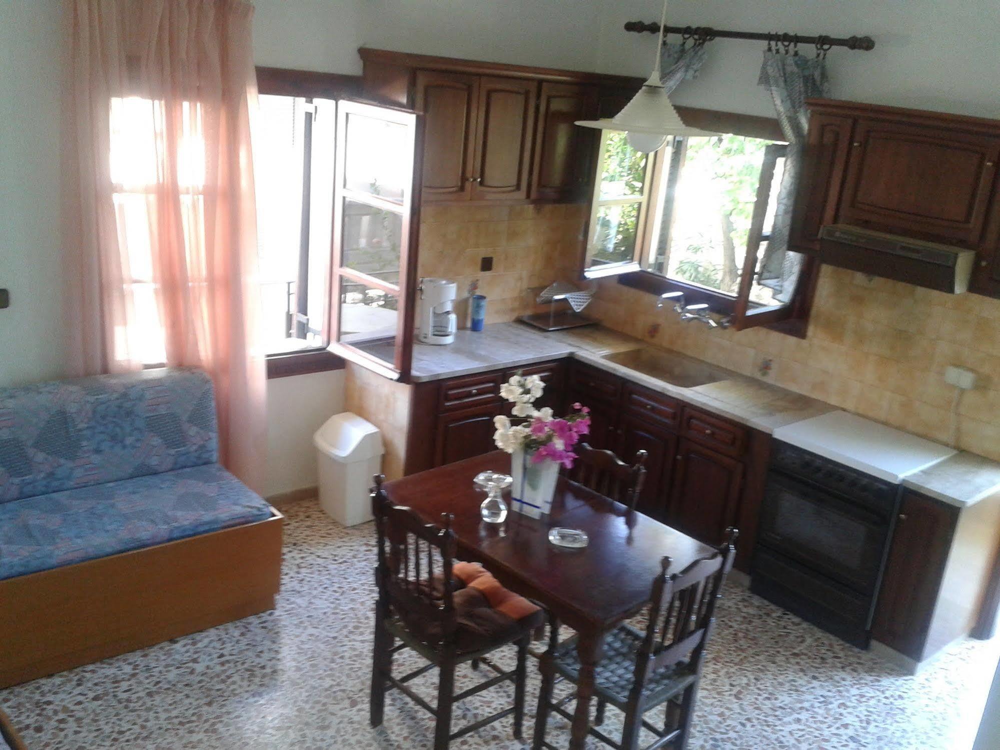 Angela Apartments Kato Daratso Luaran gambar