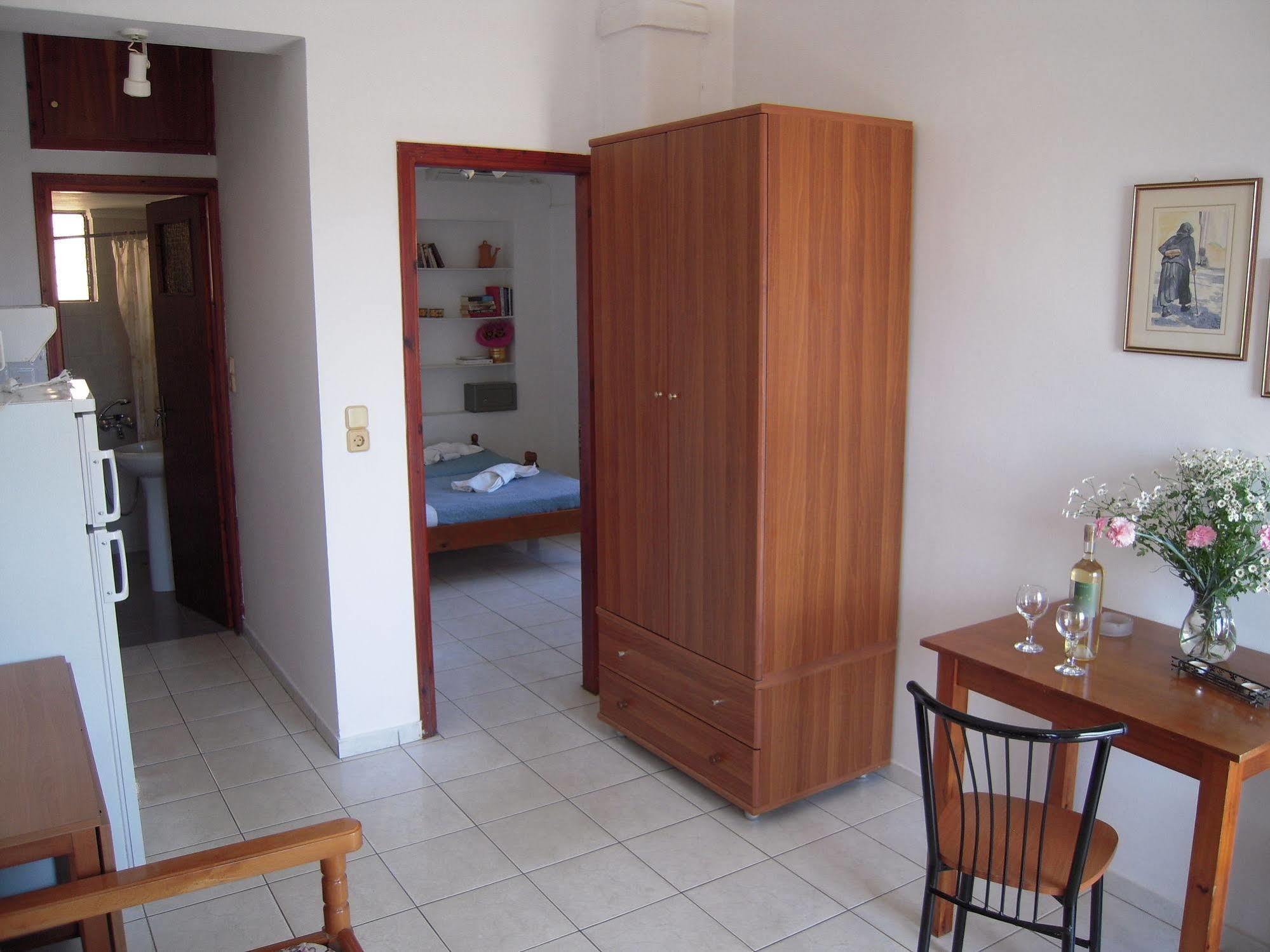 Angela Apartments Kato Daratso Luaran gambar