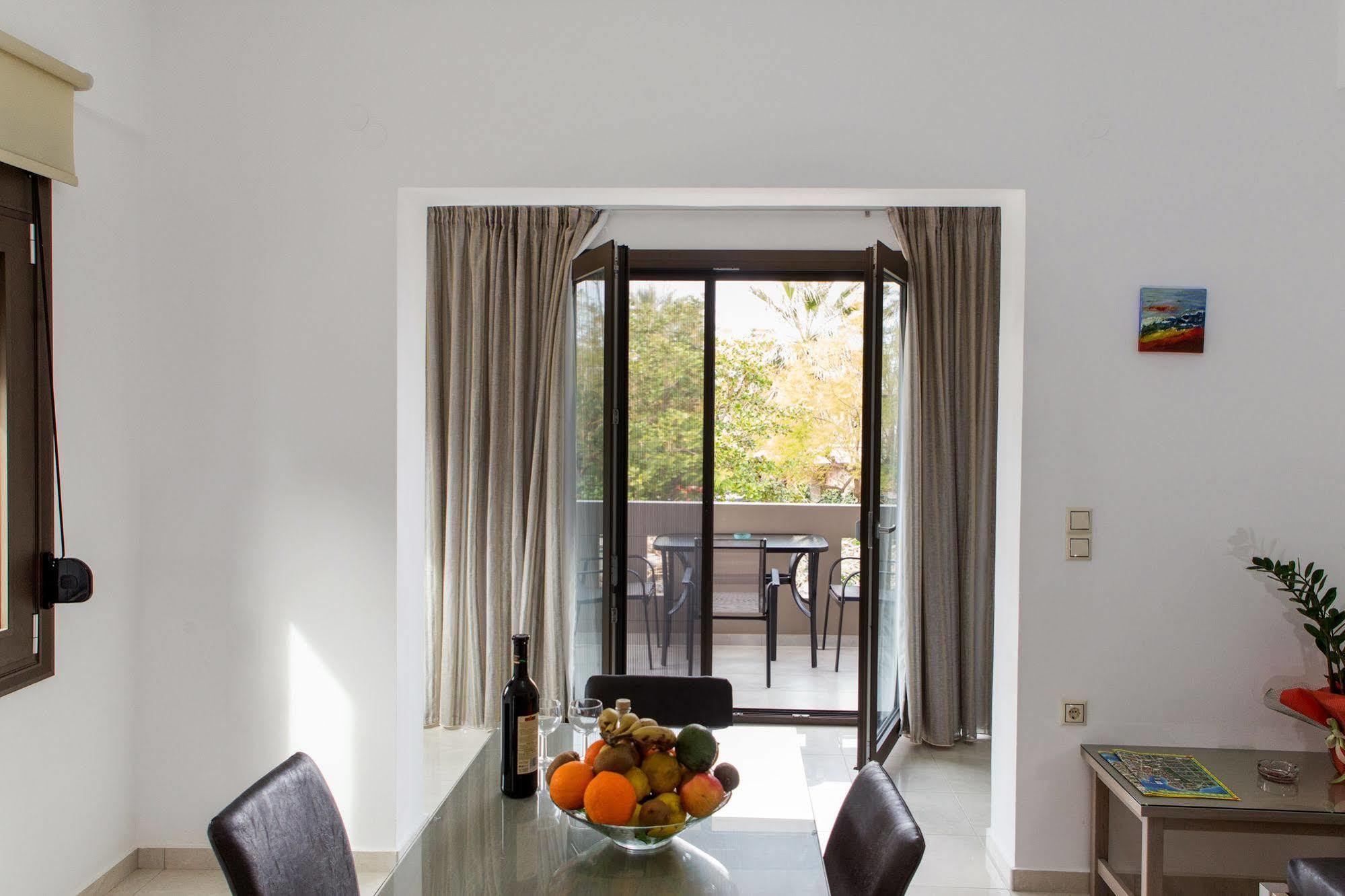 Angela Apartments Kato Daratso Luaran gambar