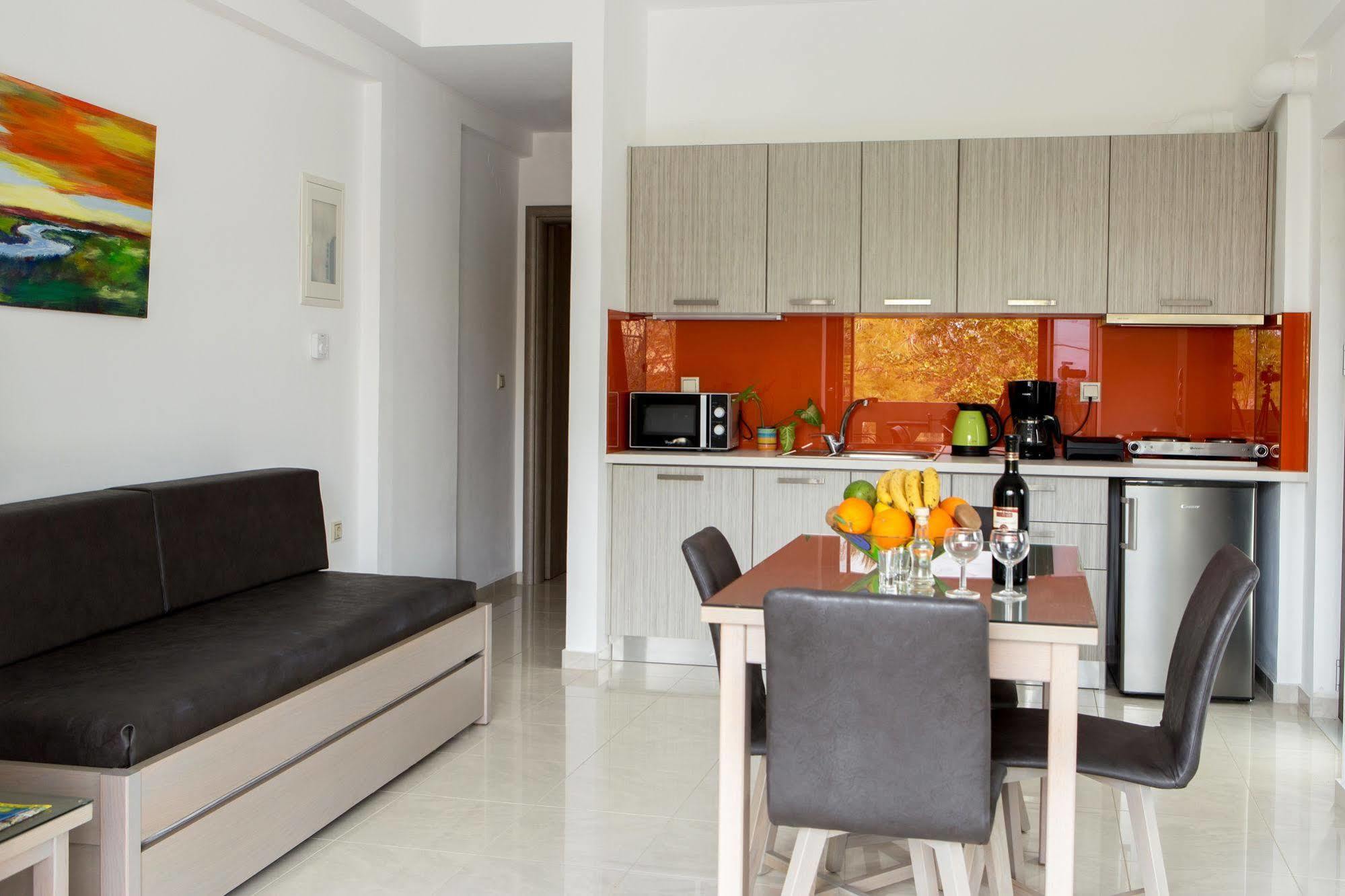 Angela Apartments Kato Daratso Luaran gambar
