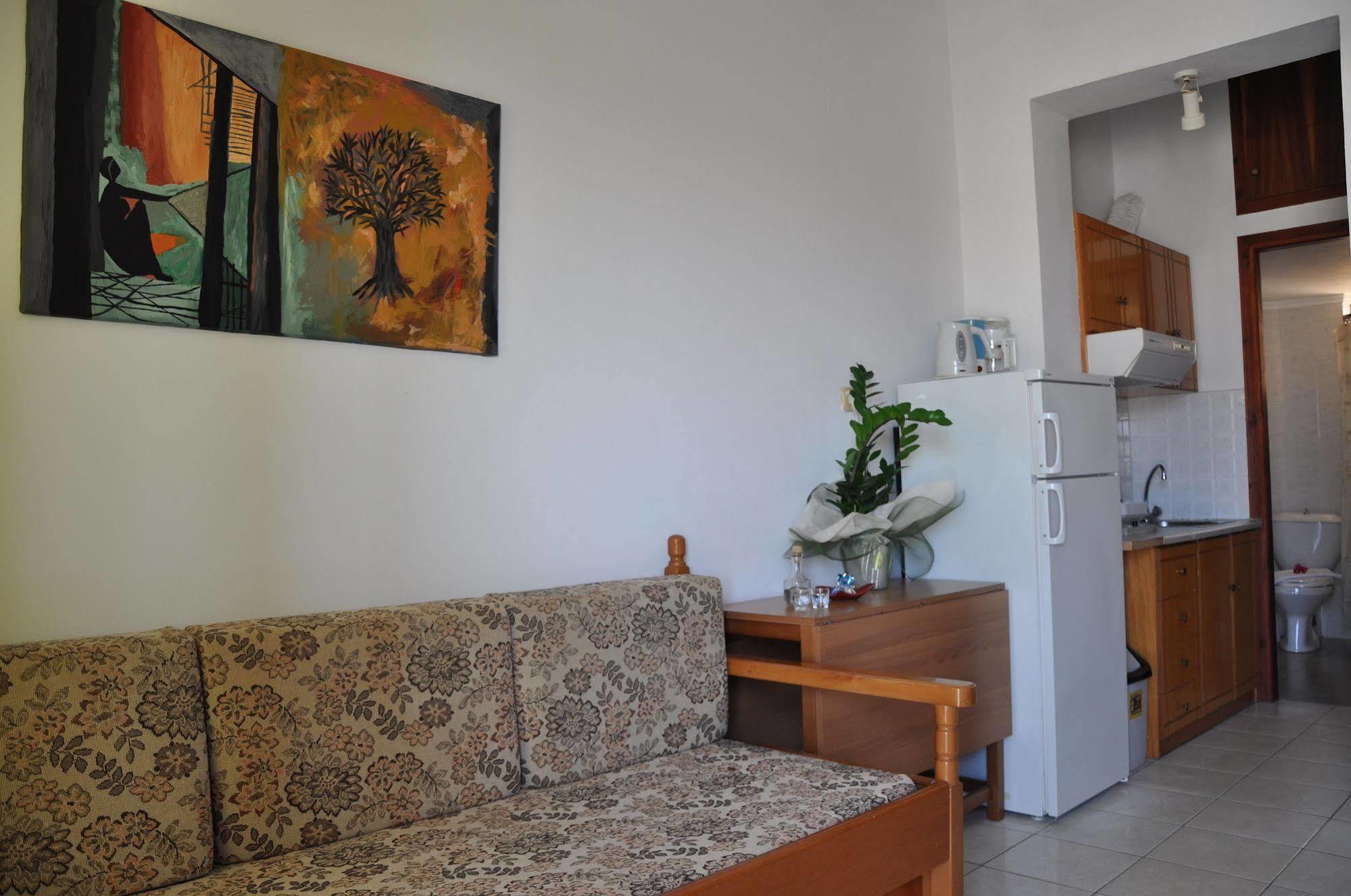 Angela Apartments Kato Daratso Luaran gambar
