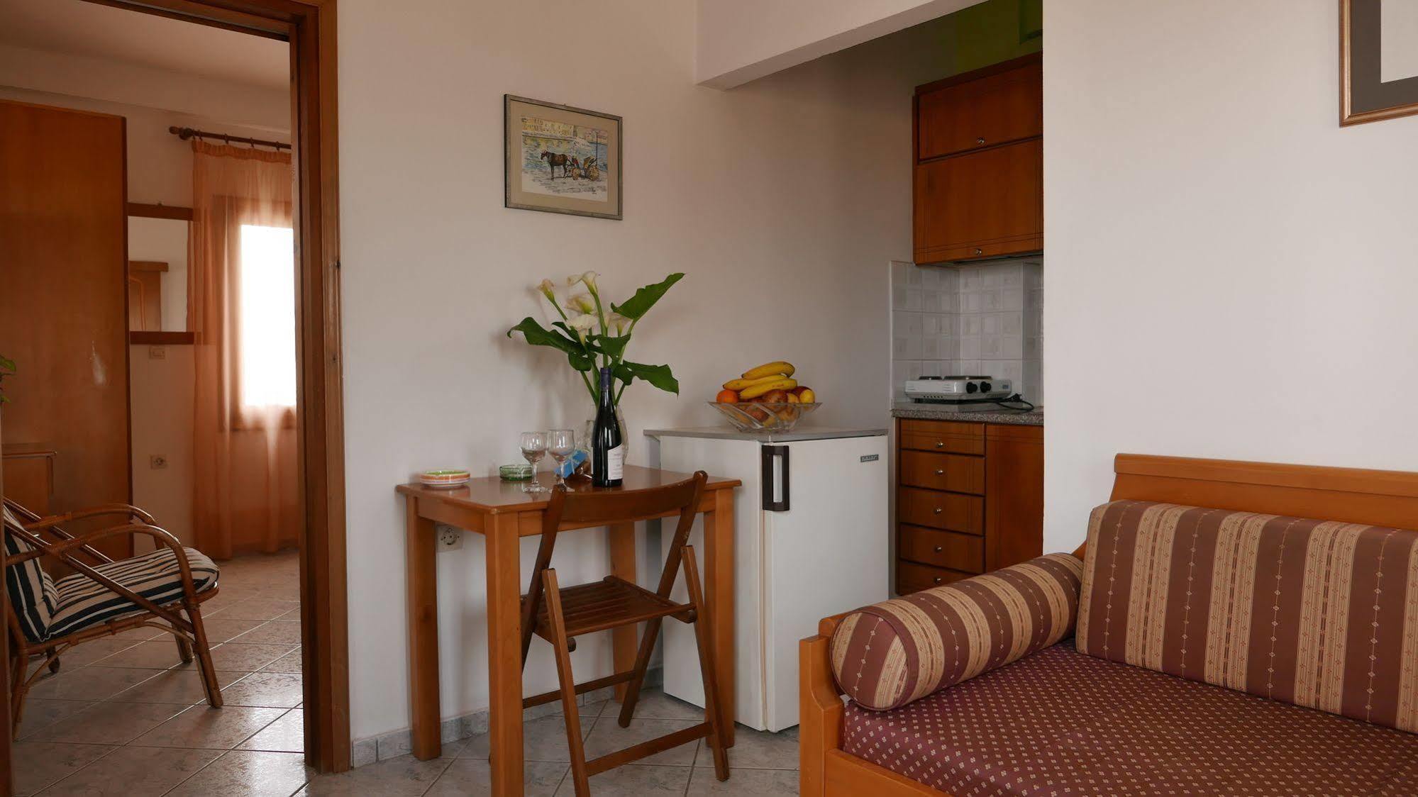 Angela Apartments Kato Daratso Luaran gambar