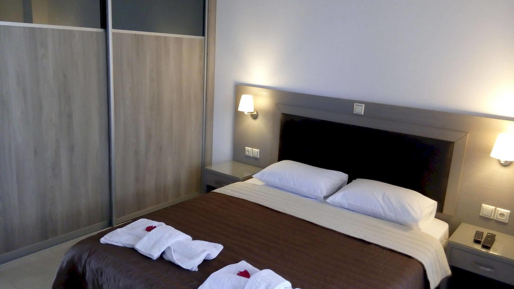 Angela Apartments Kato Daratso Luaran gambar