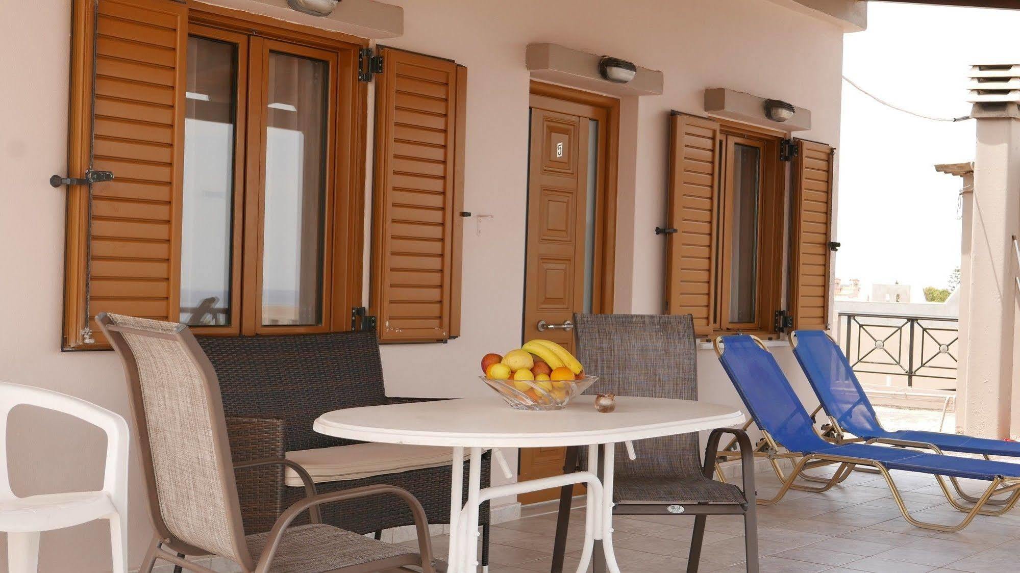 Angela Apartments Kato Daratso Luaran gambar