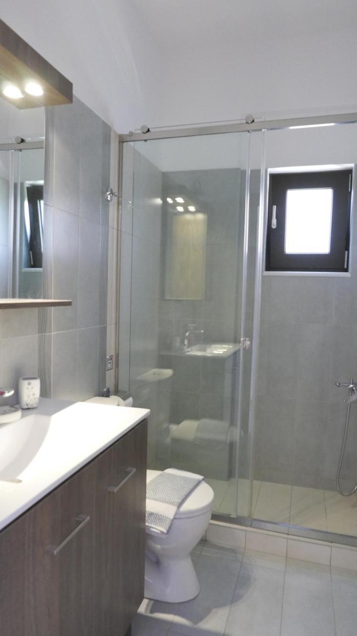 Angela Apartments Kato Daratso Luaran gambar